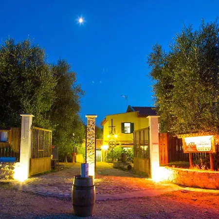 Bed and Breakfast Coppola Rossa Relax Βιέστε